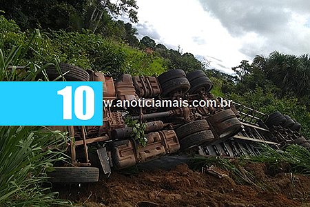 CARRETA TOMBA NA BR-364 ENTRE JARU E ARIQUEMES PARA EVITAR COLIDIR EM OUTRO VEÍCULO QUE A ULTRAPASSAVA - News Rondônia