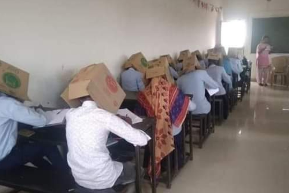 QUE PAPELÃO! ALUNOS FAZEM PROVA COM CAIXA NA CABEÇA PARA NÃO COLAR - News Rondônia