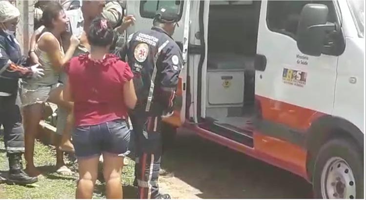 MÃE É PRESA POR ESFAQUEAR OS FILHOS DE 1 E 2 ANOS DENTRO DA PRÓPRIA CASA - News Rondônia