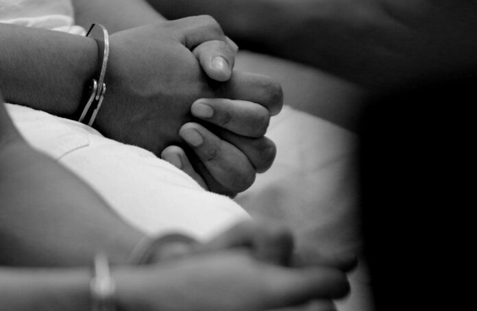 ABSURDO: AO SER FLAGRADO SE MASTURBANDO AO LADO DA FILHA ADVOGADO É PRESO - News Rondônia