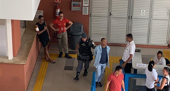 SURTADO: JOVEM ESFAQUEIA O AMANTE DE SEU NAMORADO DENTRO DE UNIVERSIDADE - News Rondônia
