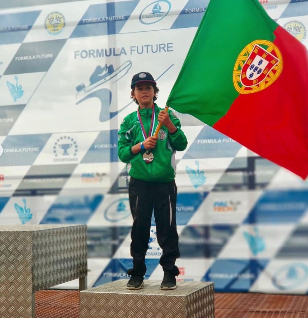 BRASILEIRO DE APENAS NOVE ANOS DE IDADE SOBE AO PÓDIO NO MUNDIAL DE MOTONÁUTICA NA RÚSSIA - News Rondônia