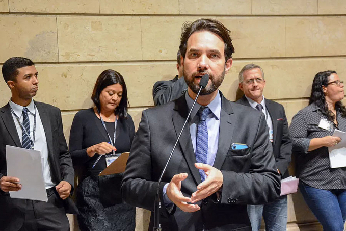 Cremerj suspende temporariamente o registro de Dr. Jairinho para exercer a medicina - News Rondônia