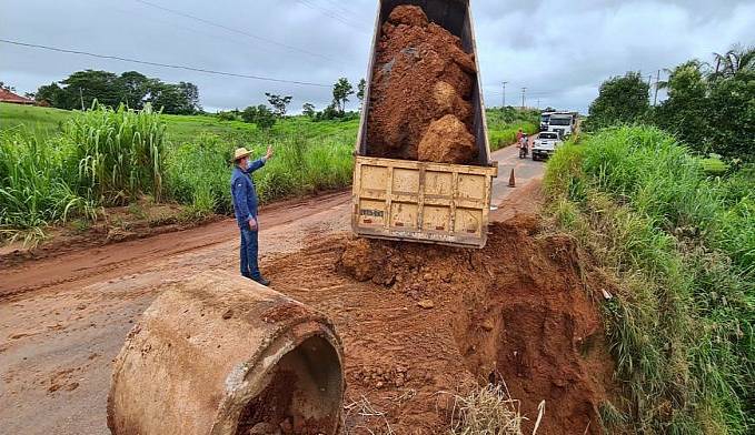 MANUTENÇÃO - Rede de drenagem de águas pluviais recebe reparos na RO-135, em Alta Floresta dOeste - News Rondônia