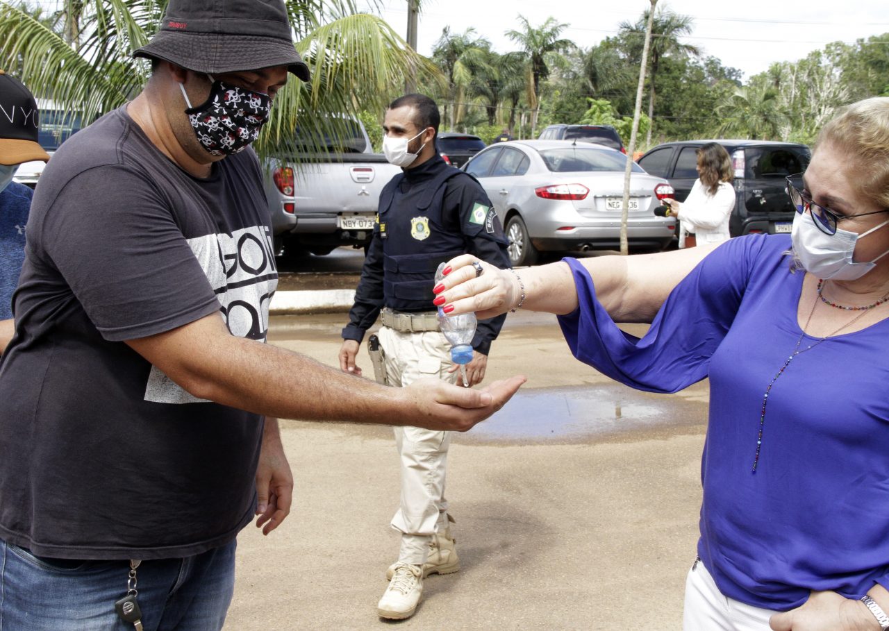 CAMINHONEIROS SÃO VACINADOS CONTRA H1N1 EM ALUSÃO AO DIA MUNDIAL EM MEMÓRIA ÀS VÍTIMAS DE ACIDENTE DE TRABALHO - News Rondônia