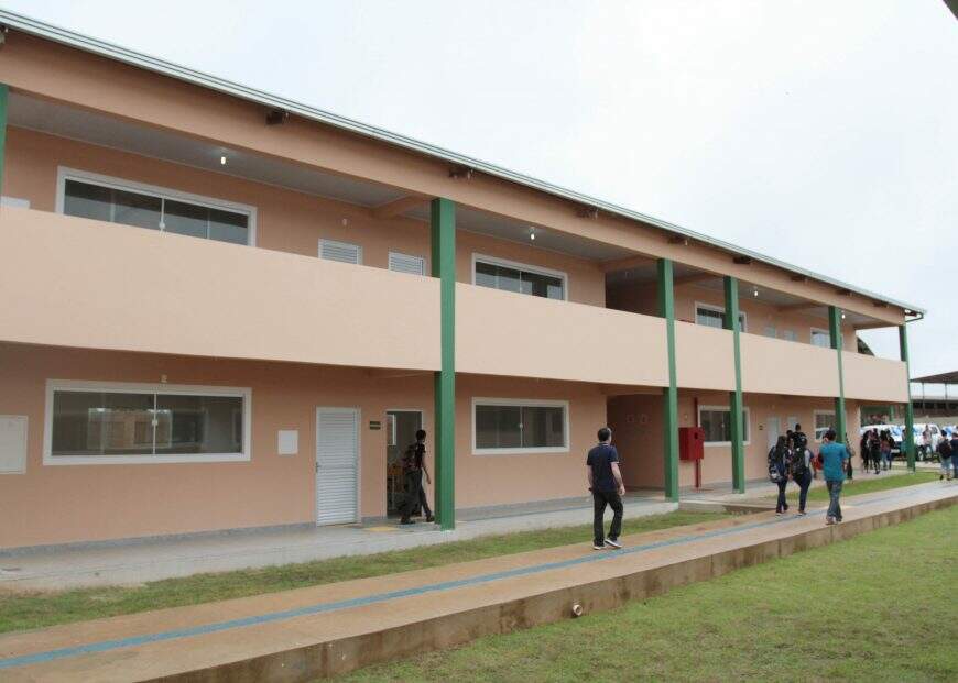 RENDIDO - Criminosos invadem escola com fardas de alunos e roubam vigilantes em Porto Velho - News Rondônia