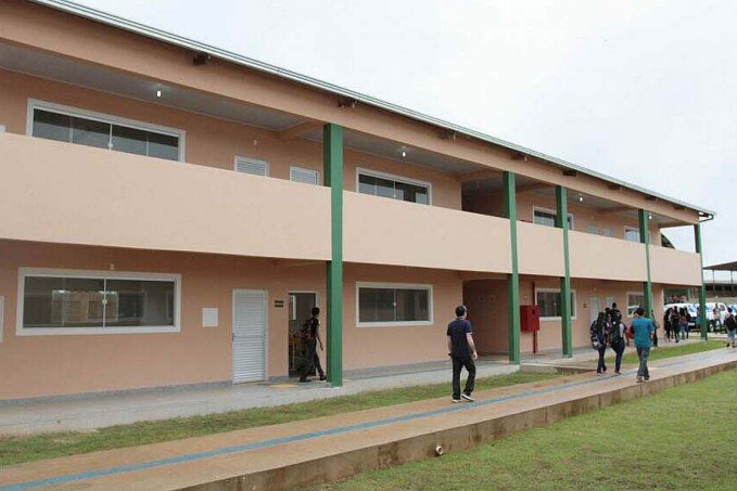 RENDIDO - Criminosos invadem escola com fardas de alunos e roubam vigilantes em Porto Velho - News Rondônia