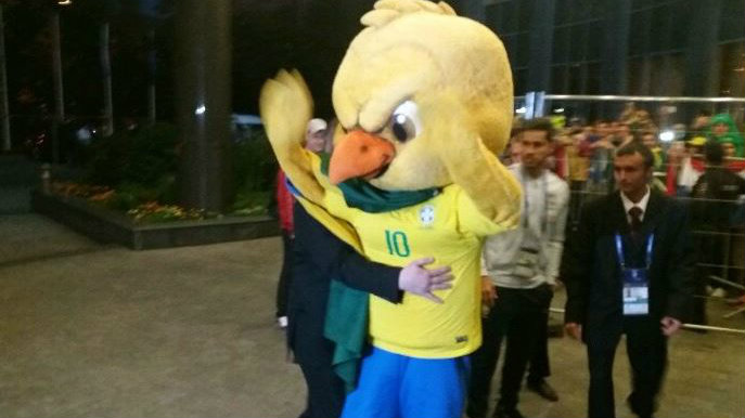 MASCOTE DA CBF, CANARINHO PISTOLA É 'PRESO' NA CHEGADA DO BRASIL A MOSCOU; ENTENDA - News Rondônia