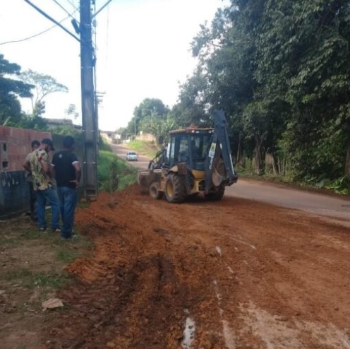 Prefeitura atende pedido do Vereador Márcio Pacele e recupera parte da estrada do Areia Branca - News Rondônia