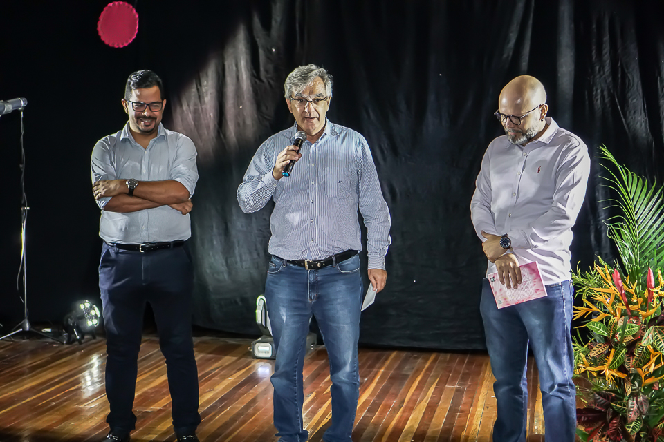 POESIA E MÚSICAS ENCANTAM PÚBLICO NA ABERTURA DO IV FESTIVAL DE LITERATURA DA AMAZÔNIA - News Rondônia