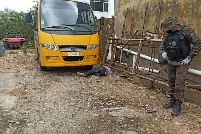 AÇÃO - Foragidos que fugiram do IML de Porto Velho trocam tiros com a polícia após assalto e um acaba morto - News Rondônia