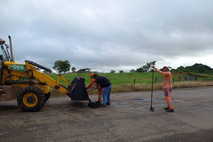 DER executou operação tapa-buracos na RO-010 e RO-481, entre Novo Horizonte do Oeste e São Miguel do Guaporé - News Rondônia
