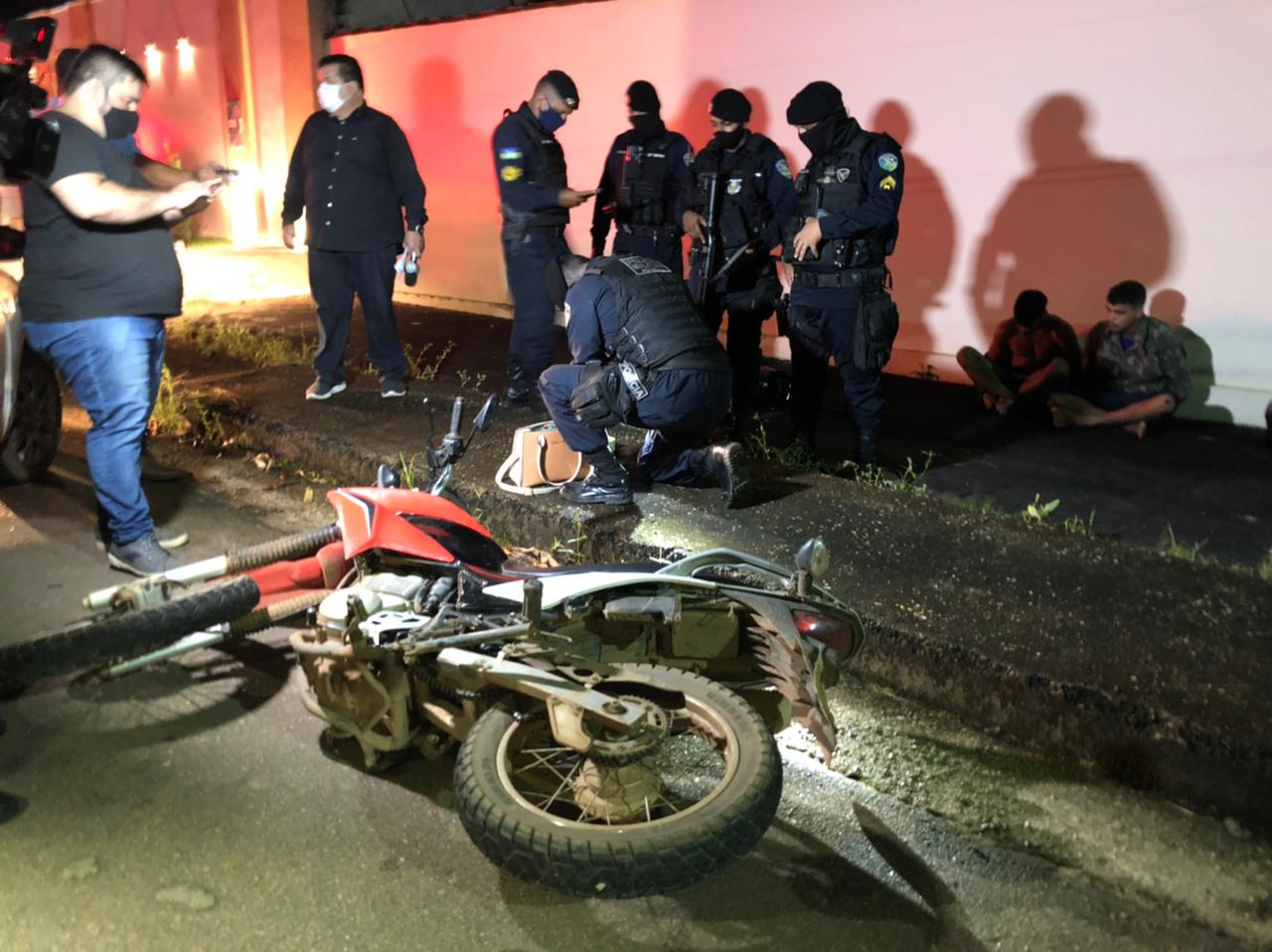 ATUALIZADA: Polícia prende em flagrante dupla que roubou bolsa de mulher próximo do Skate Park - News Rondônia