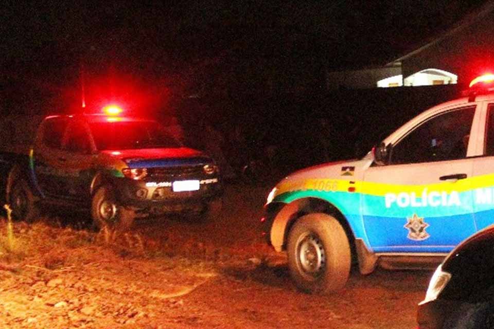 REFÉNS - Amigos bêbados são amarrados por quadrilha armada durante roubo a residência - News Rondônia