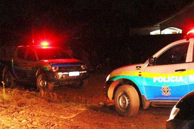 REFÉNS - Amigos bêbados são amarrados por quadrilha armada durante roubo a residência - News Rondônia