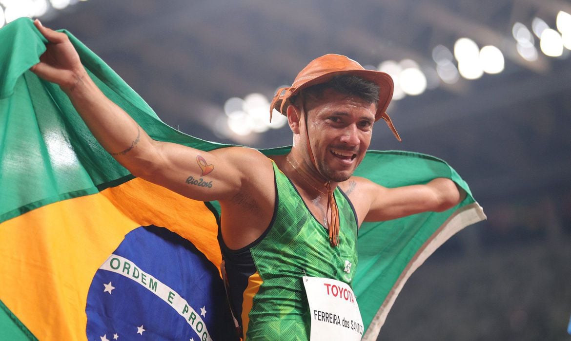 Petrúcio Ferreira é bicampeão nos 100m e quebra recorde na Tóquio 2020 - News Rondônia