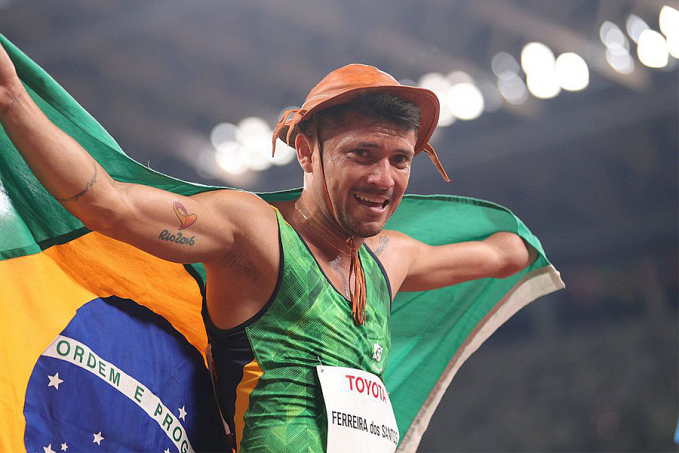 Petrúcio Ferreira é bicampeão nos 100m e quebra recorde na Tóquio 2020 - News Rondônia