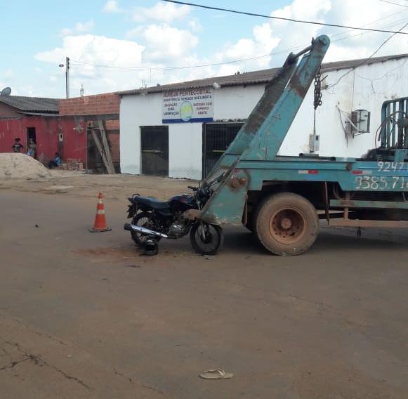 URGENTE: ADOLESCENTE DE 15 ANOS FICA EM ESTADO GRAVÍSSIMO AO COLIDIR EM TRASEIRA DE CAMINHÃO - News Rondônia