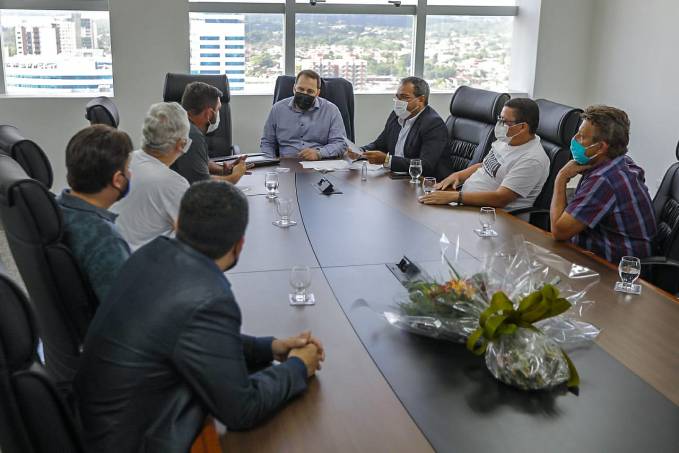 Presidente Alex Redano se reúne com empresários do transporte escolar, que enfrentam dificuldades - News Rondônia