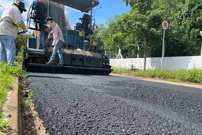 Prefeitura trabalha firme na limpeza de canais, encascalhamento e drenagem - News Rondônia