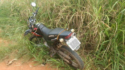 POLÍCIA MILITAR APREENDE ARMAS DE FOGO, RECUPERA MOTOCICLETA E DETÉM SUSPEITO DE HOMICÍDIO, EM ARIQUEMES - News Rondônia
