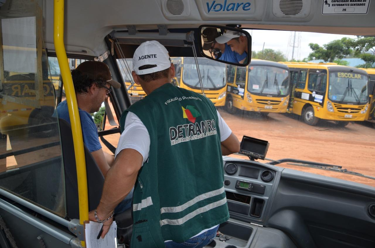 FROTA ESCOLAR DA SEMED ARIQUEMES PASSA POR INSPEÇÃO E É APROVADA PELO DETRAN/RO - News Rondônia