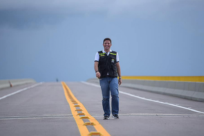 Gladson Cameli visita ponte do Rio Madeira em Abunã, faz 'meme' e declara: 'não ficaremos no atraso' - News Rondônia