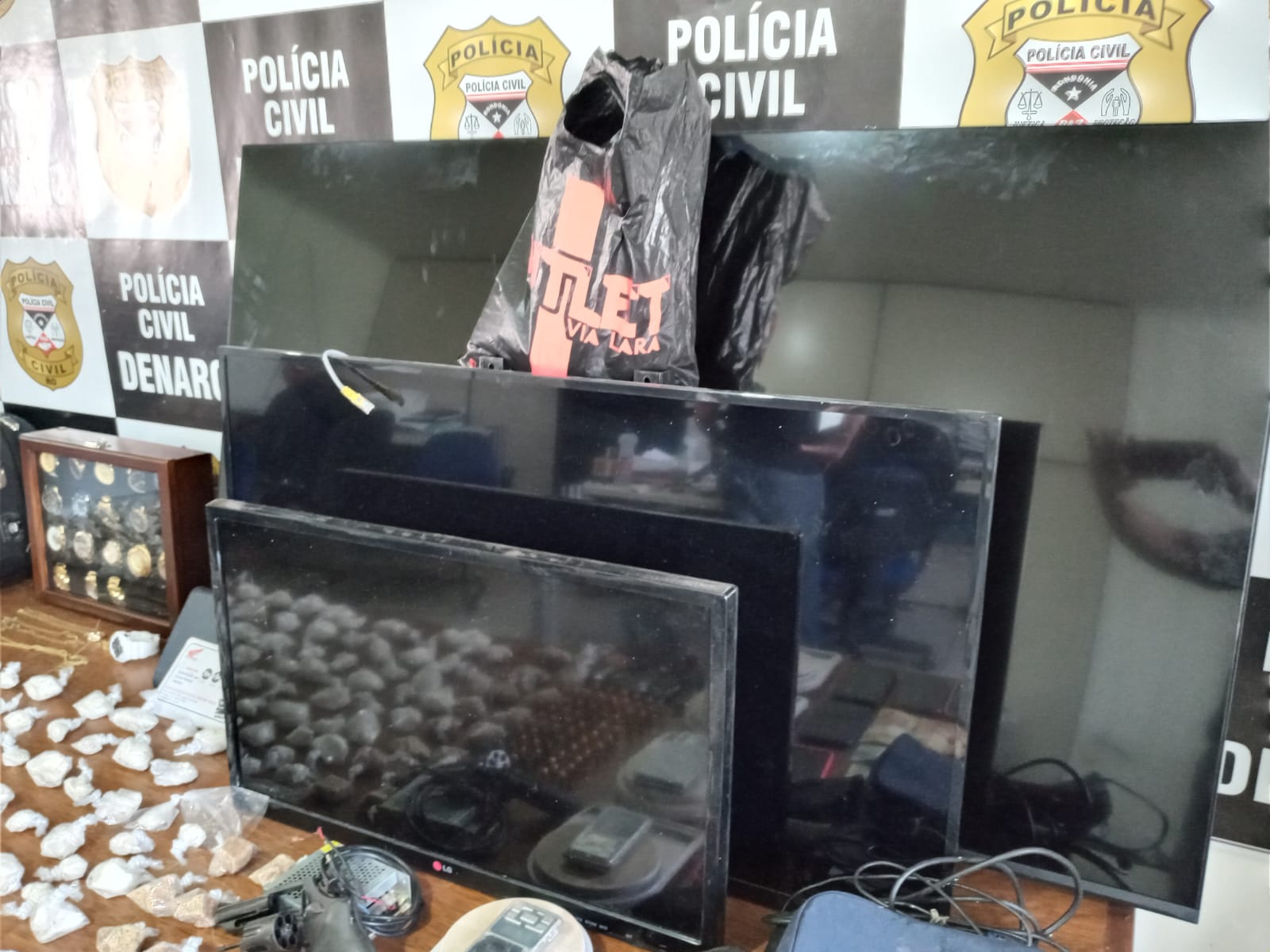OSTENTAÇÃO - Denarc prende traficante com droga avaliada em mais de 100 mil reais na zona leste - News Rondônia