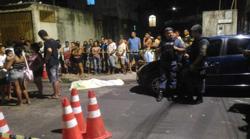 TRIO ENCAPUZADO EXECUTA HOMEM COM VÁRIOS TIROS - News Rondônia