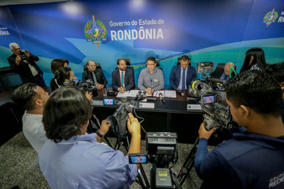 ASSINADA ORDEM DE SERVIÇO PARA CONSTRUÇÃO DO CENTRO DE CONVENÇÕES E REFORMA DO ESTÁDIO ALUÍZIO FERREIRA, EM PORTO VELHO - News Rondônia