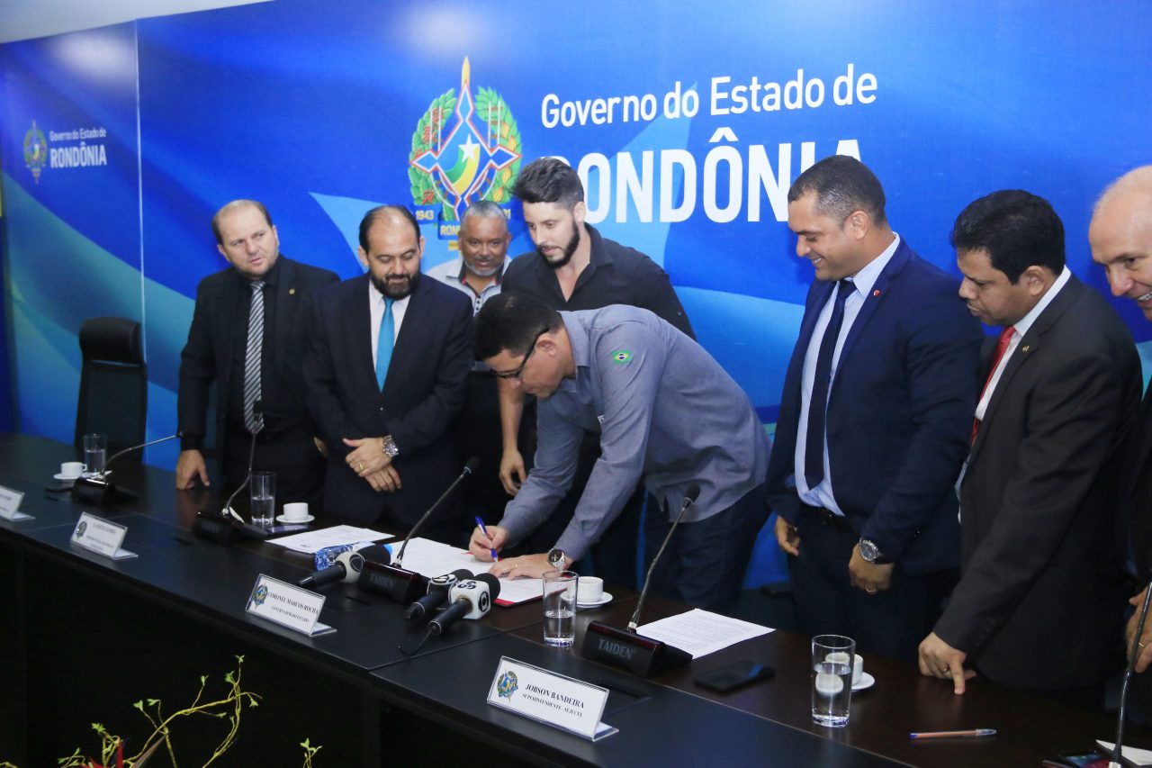 ASSINADA ORDEM DE SERVIÇO PARA CONSTRUÇÃO DO CENTRO DE CONVENÇÕES E REFORMA DO ESTÁDIO ALUÍZIO FERREIRA, EM PORTO VELHO - News Rondônia