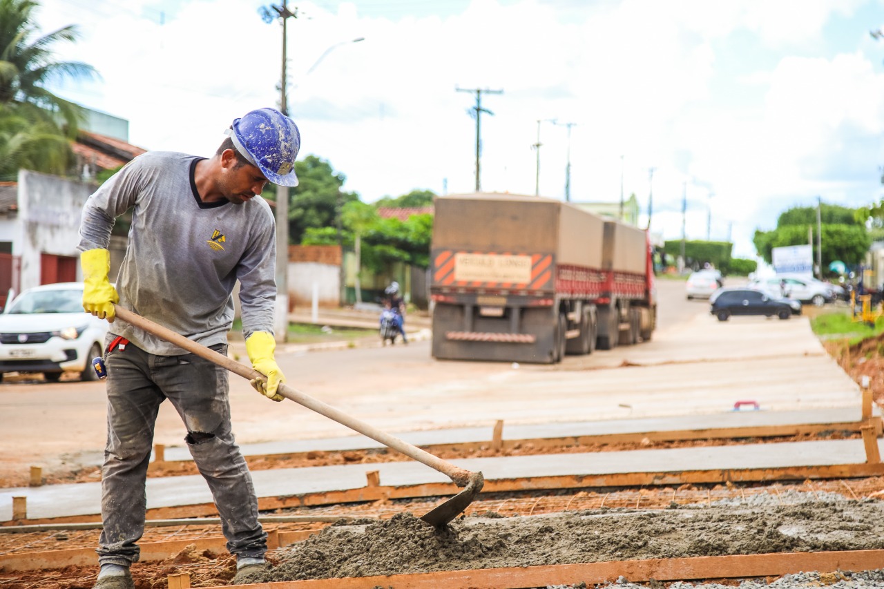 Obras de estacionamento e padronização de calçadas do Centro de Saúde da Mulher seguem em ritmo acelerado