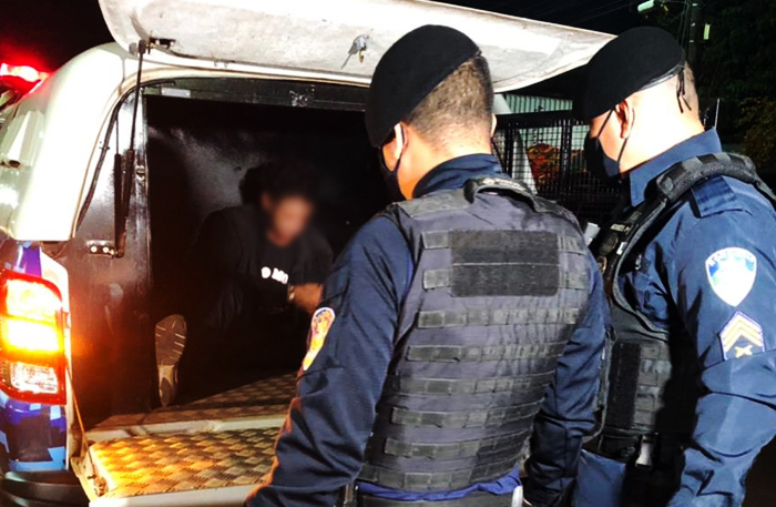 MAIS UM - Bandido é surrado e pede socorro da polícia - News Rondônia
