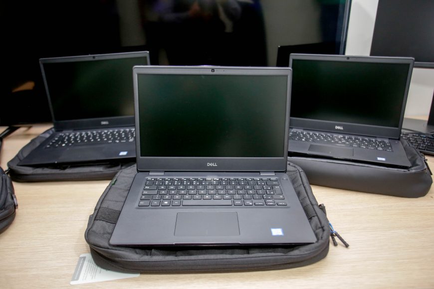 Escolas da Mediação Tecnológica recebem notebooks durante homenagem aos alunos destaques no Enem, em Cerejeiras - News Rondônia
