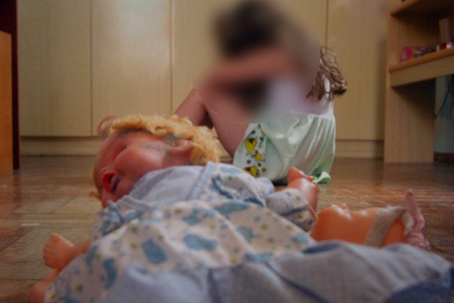ABUSO: Criança de três anos é estuprada após ser deixada na casa da babá - News Rondônia