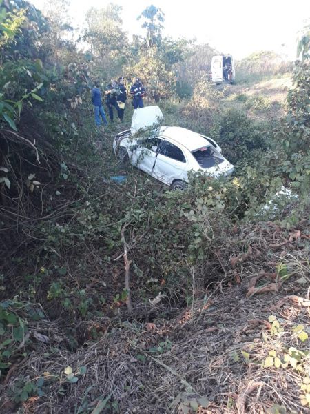 MOTORISTA ESCAPA DA MORTE APÓS SAIR DA PISTA E CAIR EM BARRANCO - News Rondônia