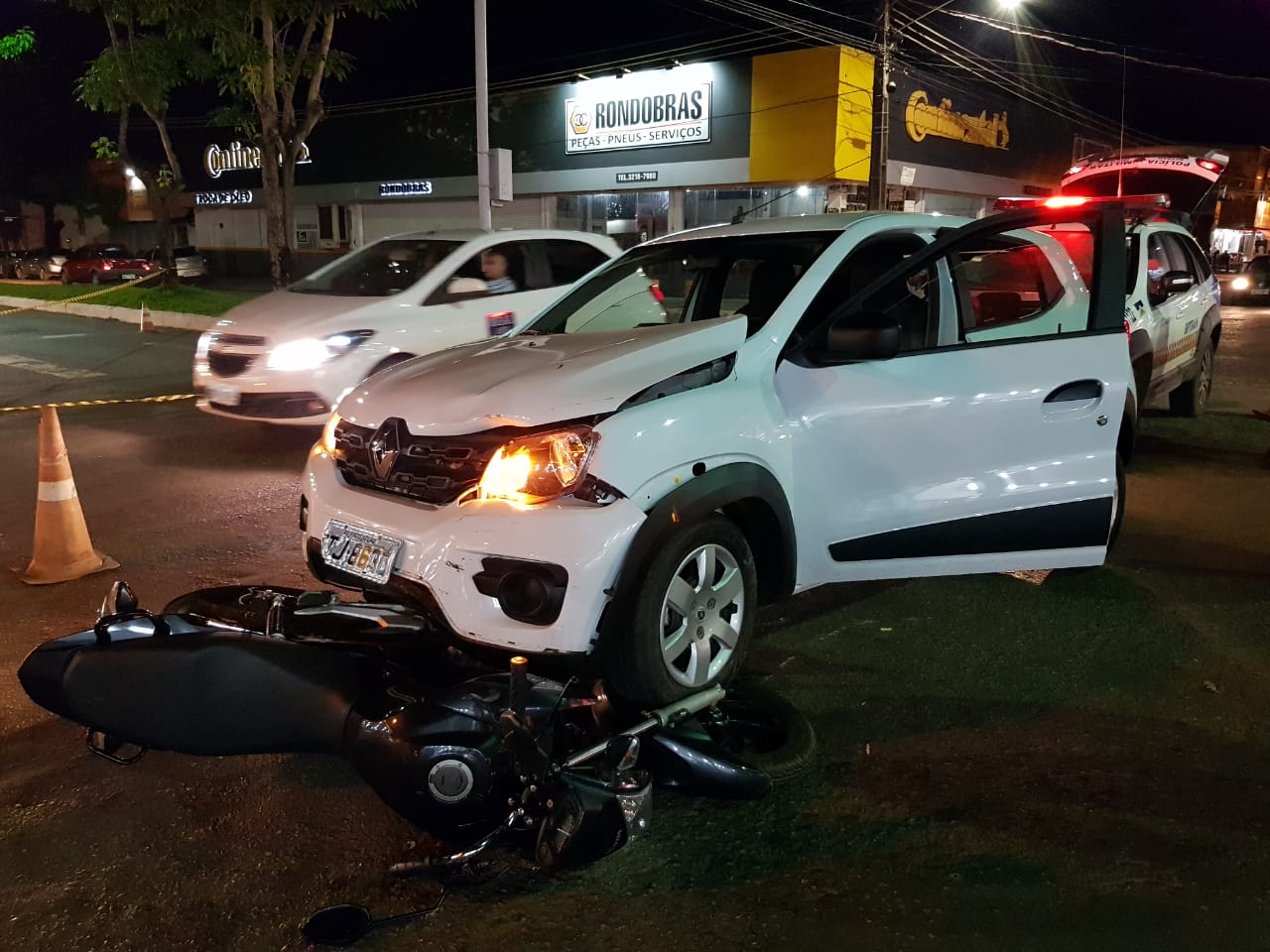 MOTORISTA FURA SINAL VERMELHO E CAUSA GRAVE ACIDENTE EM PORTO VELHO - News Rondônia