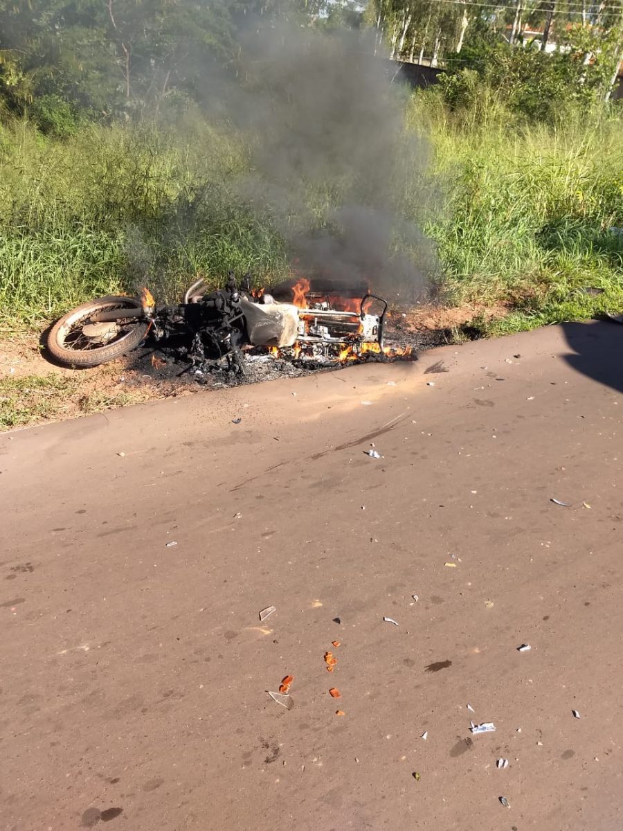 MÃE E FILHA MORREM APÓS COLISÃO ENTRE MOTO E CARRO NA BR-135 - News Rondônia