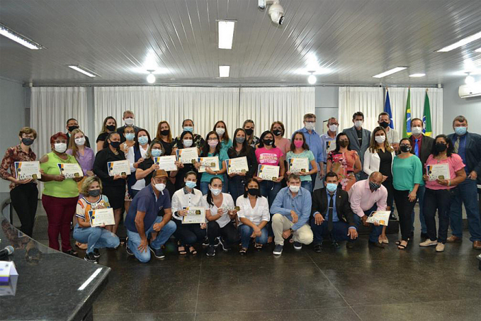 Professores do município de Rolim de Moura são homenageados com Moção de Honra e Reconhecimento - News Rondônia