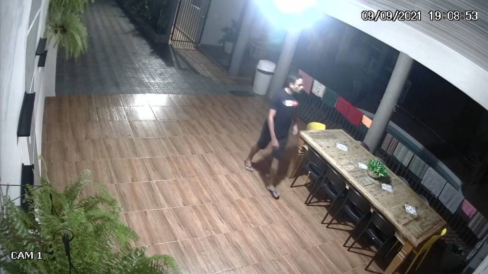 NO ESTILO - Homem furta casa duas vezes e foge vestido com as roupas do dono da residência - News Rondônia