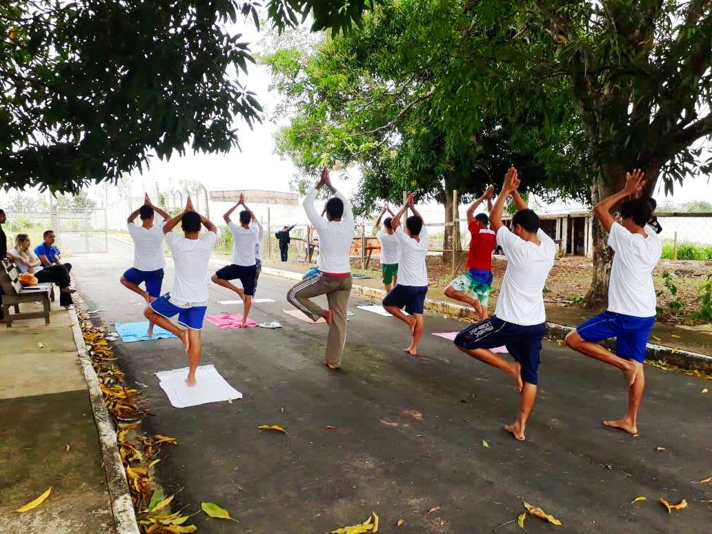 PRÁTICA DE YOGA EM CENTRO SOCIOEDUCATIVO DE JI-PARANÁ É BEM RECEBIDA PELOS ADOLESCENTES - News Rondônia