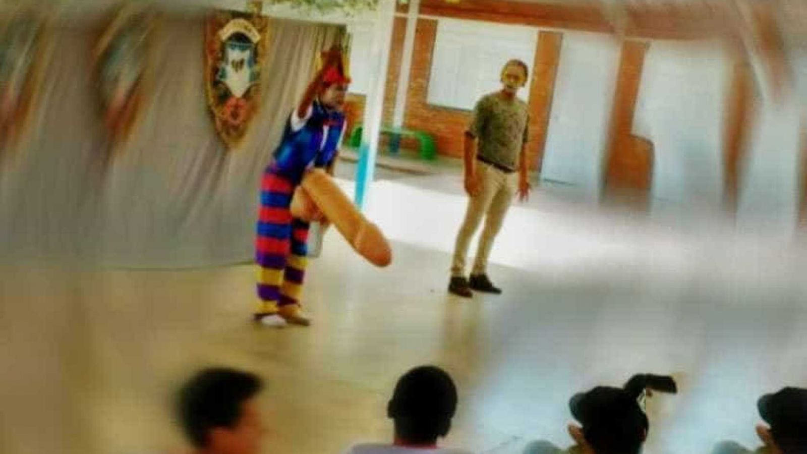 PEÇA DE TEATRO COM 'PÊNIS GIGANTE' CAUSA POLÊMICA - News Rondônia