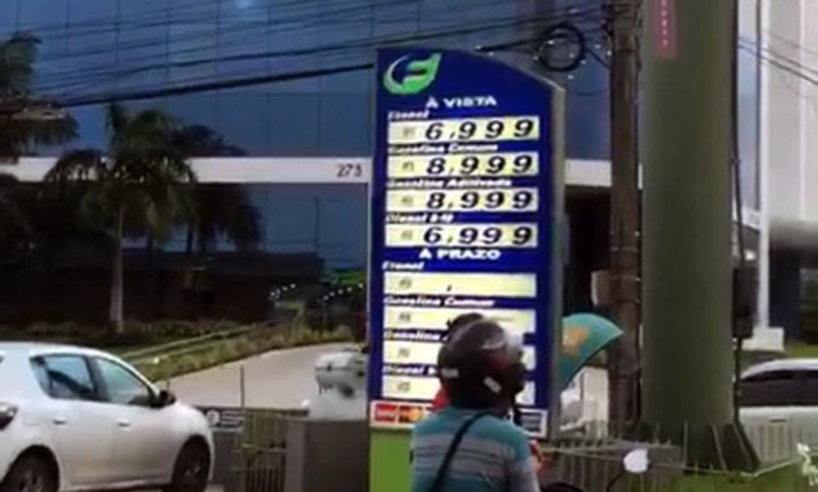 GASOLINA CHEGA A SER VENDIDA POR R$ 8,99 O LITRO APÓS PROTESTO EM PE - News Rondônia