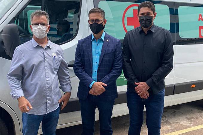 Atendendo pedido do vereador Marcio Pacele, deputado Anderson entrega ambulância para atender toda a Ponta do Abunã - News Rondônia
