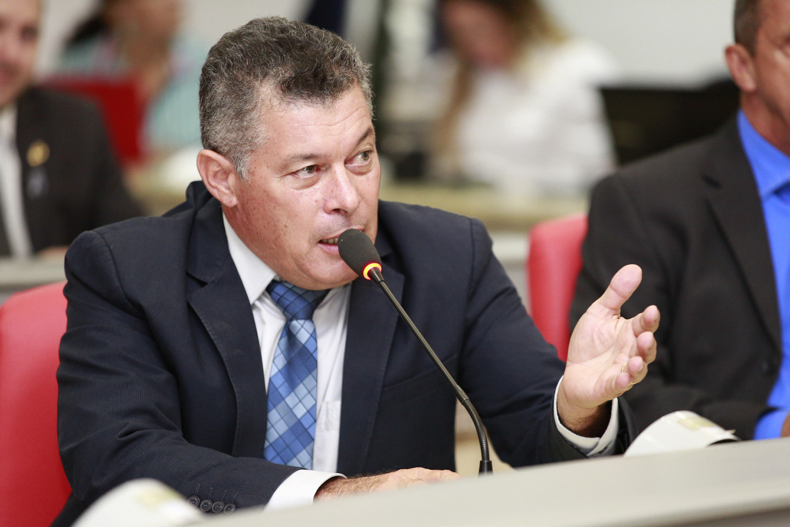 DEPUTADO EDSON MARTINS PEDE EXTINÇÃO DE COBRANÇA DE TAXA PARA VEÍCULOS - News Rondônia