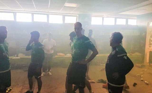 TORCEDORES ENCAPUZADOS INVADEM CT DO SPORTING E AGRIDEM JOGADORES - News Rondônia