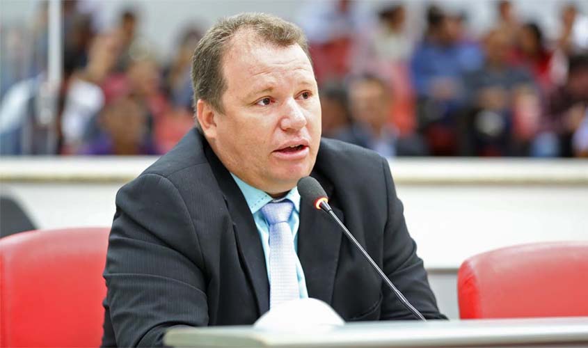 DR NEIDSON REQUER INFORMAÇÕES SOBRE VALORES E NÚMEROS DE SERVIDORES EM FUNÇÃO GRATIFICADA - News Rondônia