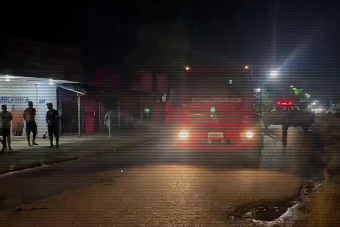 Homem coloca fogo em salão de ex esposa após registro de ocorrência - News Rondônia