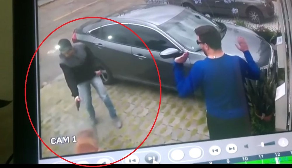 CACHORRO REAGE A ASSALTO E LEVA UM TIRO AO IMPEDIR QUE SEUS DONOS FOSSEM ROUBADOS - News Rondônia
