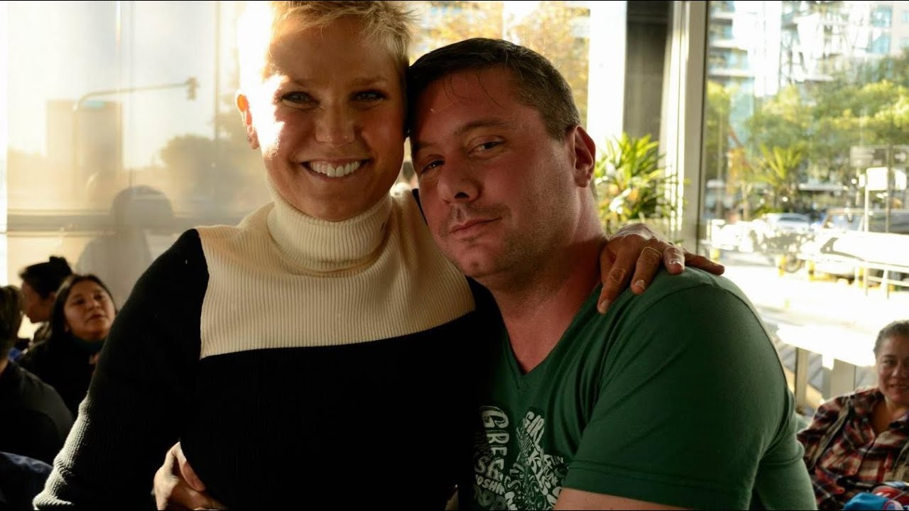FÃ DE XUXA PASSA MAL E MORRE APÓS ENCONTRÁ-LA EM AEROPORTO - News Rondônia